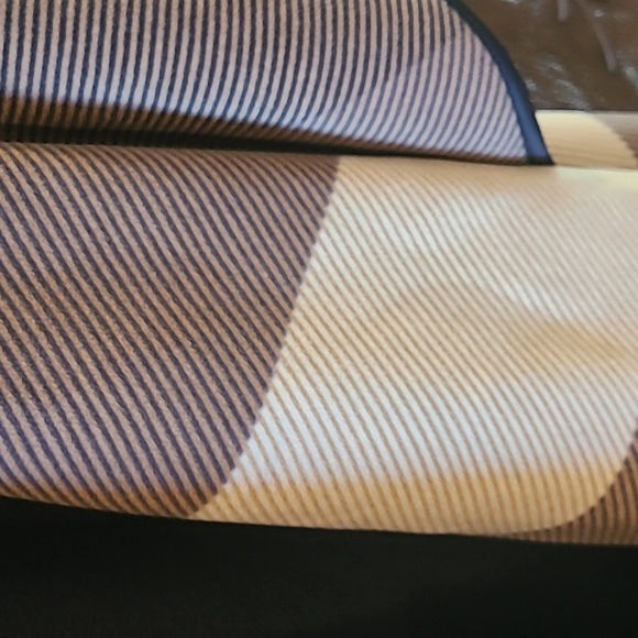 Ike Behar Reversible Soft Cozy Fashion Wrap - Picture 3 of 9